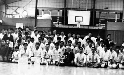 Yoyogi team at the Shibuya-ku annual karate tournament: Sensei Higaonna (front row, fourth from right), Sensei Ravey (tallest man on back row)